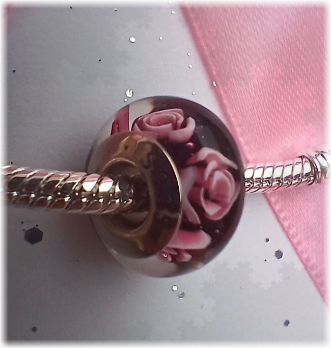 Murano Glas Charm 925er Sterling Silber Blumen auf Lila 