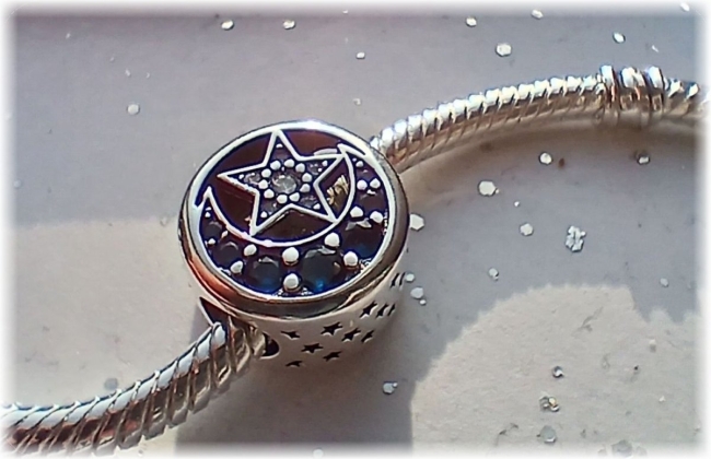 Charm 925er Sterling Silber mit Zirkonia Sonne Mond Stern 2-seitig mit Inschrift Blau 