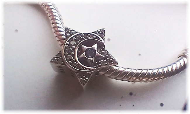Charm 925er Sterling Silber Sternenform Mond im Stern mit Zirkonia Blau  